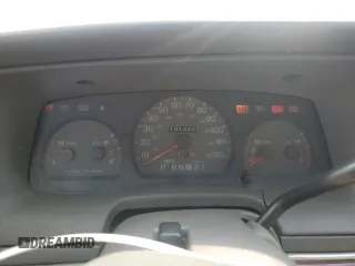 2001 Mercury Grand Marquis LS z VIN 2MEFM75W31X704781, wystawiony jako Copart lot #54613735 z przebiegiem 191 323 mil mil oraz Szkody całkowita. Historia ofert i sprzedaży dostępna na DreamBid. Obrazek 9.