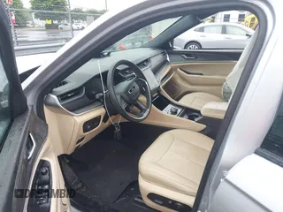 2024 Jeep Grand Cherokee с VIN 1C4RJYB69RC117334, выставлен на аукционе IAAI как лот 42443860 с пробегом 31 535 миль миль и . История ставок и продаж доступна на DreamBid. Изображение 5.