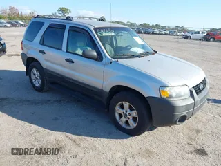 2006 Ford Escape XLT with VIN 1FMCU03166KB47650, listed as a IAAI auction lot 41529751 with 153,962 mi miles. Bid and sale history available at carsss.com. Image 1.