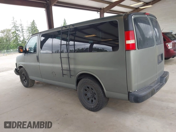 2011 Chevrolet Express Passenger LS z VIN 1GNSGBF43B1145404, wystawiony jako IAAI lot #42359594 z przebiegiem 126 042 mil mil oraz . Historia ofert i sprzedaży dostępna na DreamBid. Obrazek 3.