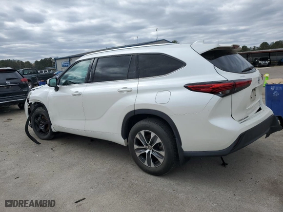 2021 Toyota Highlander XLE with VIN 5TDGZRBH1MS058326, listed as a Copart auction lot 49635535 with 41,193 mi miles and Salvage Title. Bid and sale history available at carsss.com. Image 2.