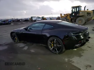 2023 Aston Martin DB11 z VIN SCFRMFAV3PGL11773, wystawiony jako Copart lot #82879093 z przebiegiem Nie podano mil oraz . Historia ofert i sprzedaży dostępna na DreamBid. Obrazek 2.