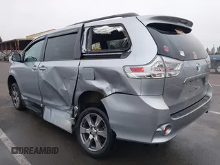 2017 Toyota Sienna SE with VIN 5TDXZ3DC4HS806247, listed as a IAAI auction lot 41323320 with 18,212 mi miles and . Bid and sale history available at DreamBid. Image 3.