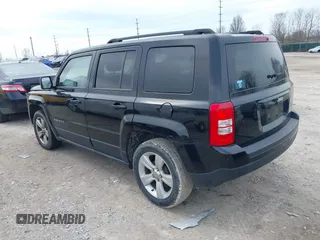 2013 Jeep Patriot Latitude with VIN 1C4NJPFB2DD233848, listed as a IAAI auction lot 41711832 with Not Provided miles. Bid and sale history available at carsss.com. Image 3.