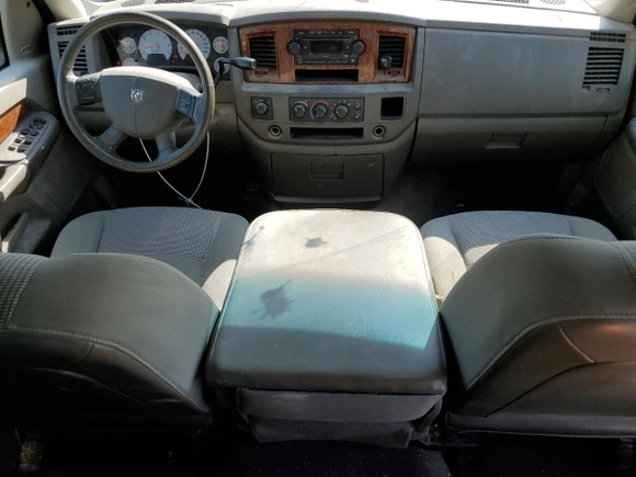 2006 Dodge 1500 SLT z VIN 1D7HU18236S677243, wystawiony jako Copart lot #57978275 z przebiegiem Nie podano mil oraz Szkoda całkowita • Salvage title. Historia ofert i sprzedaży dostępna na DreamBid. Obrazek 8.