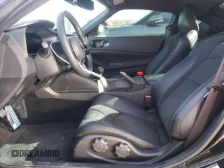 2024 Nissan Z Performance z VIN JN1BZ4BH1RM365076, wystawiony jako Copart lot #83061394 z przebiegiem 2 352 mil mil oraz Szkoda całkowita • Salvage title. Historia ofert i sprzedaży dostępna na DreamBid. Obrazek 7.