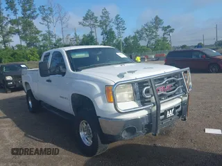 2009 GMC Sierra 2500HD z VIN 1GTHK49K49E107478, wystawiony jako IAAI lot #42451526 z przebiegiem 323 226 mil mil oraz . Historia ofert i sprzedaży dostępna na DreamBid. Obrazek 1.