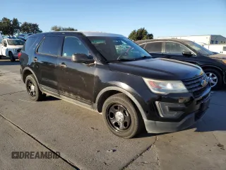 2016 Ford Utility Police Interceptor with VIN 1FM5K8AR0GGB54975, listed as a Copart auction lot 77045124 with 0 mi miles and Salvage Title. Bid and sale history available at carsss.com. Image 4.