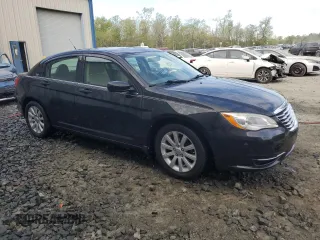 2011 Chrysler 200 Touring z VIN 1C3BC1FG6BN502855, wystawiony jako Copart lot #54063735 z przebiegiem 110 580 mil mil oraz Czysty tytuł • Clean title. Historia ofert i sprzedaży dostępna na DreamBid. Obrazek 4.