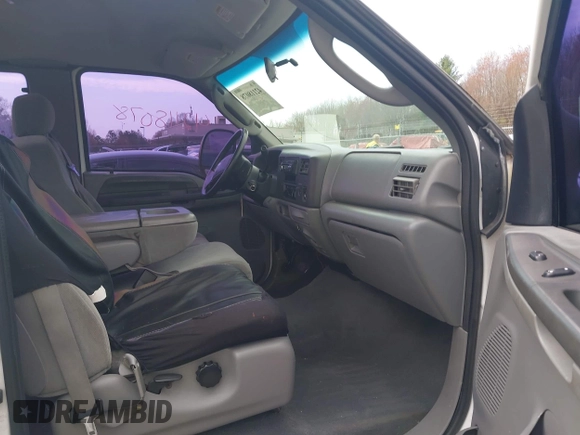 2004 Ford Super Duty F-250 XL with VIN 1FTNX20S54EB44229, listed as a IAAI auction lot 42118078 with 197,719 mi miles. Bid and sale history available at carsss.com. Image 5.