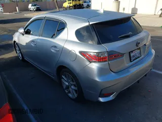 2015 Lexus CT 200h z VIN JTHKD5BH0F2219582, wystawiony jako IAAI lot #41762067 z przebiegiem Nie podano mil oraz . Historia ofert i sprzedaży dostępna na DreamBid. Obrazek 3.