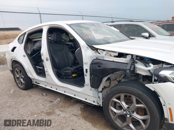 2024 BMW X4 xDrive30i with VIN 5UX33DT08R9X21276, listed as a IAAI auction lot 42177910 with 16,199 mi miles and . Bid and sale history available at DreamBid. Image 13.