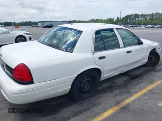 2006 Ford Police Interceptor z VIN 2FAHP71W26X166272, wystawiony jako IAAI lot #42144479 z przebiegiem 132 809 mil mil oraz . Historia ofert i sprzedaży dostępna na DreamBid. Obrazek 4.