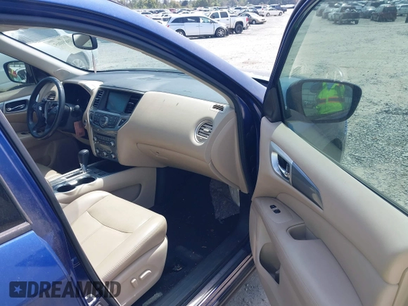 2017 Nissan Pathfinder S with VIN 5N1DR2MN4HC603631, listed as a IAAI auction lot 41901005 with 138,432 mi miles. Bid and sale history available at carsss.com. Image 5.