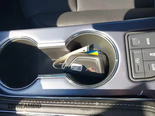 2025 Cadillac CT4 Premium Luxury z VIN 1G6DB5RK4S0116692, wystawiony jako IAAI lot #41908381 z przebiegiem 79 mil mil oraz . Historia ofert i sprzedaży dostępna na DreamBid. Obrazek 11.