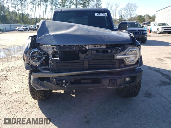 2023 Ford Bronco z VIN 1FMEE5DP0PLB62405, wystawiony jako Copart lot #48457335 z przebiegiem 56 998 mil mil oraz Szkoda całkowita • Salvage title. Historia ofert i sprzedaży dostępna na DreamBid. Obrazek 5.