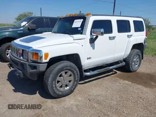 2007 Hummer H3 SUV с VIN 5GTDN13EX78245005, выставлен на аукционе IAAI как лот 42273124 с пробегом 181 234 миль миль и . История ставок и продаж доступна на DreamBid. Изображение 2.