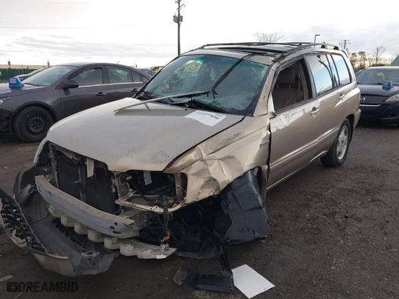 2005 Toyota Highlander with VIN JTEDP21A350047431, listed as a IAAI auction lot 41229856 with 166,102 mi miles. Bid and sale history available at carsss.com. Image 2.