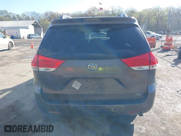 2014 Toyota Sienna XLE with VIN 5TDYK3DC5ES475750, listed as a IAAI auction lot 41976805 with 221,804 mi miles. Bid and sale history available at carsss.com. Image 16.