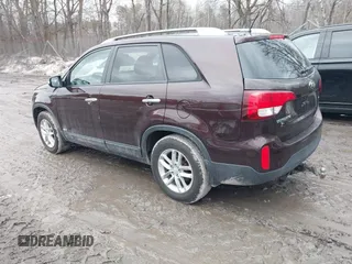 2015 Kia Sorento LX with VIN 5XYKTDA76FG648237, listed as a IAAI auction lot 41717261 with 163,845 mi miles. Bid and sale history available at carsss.com. Image 3.