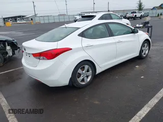 2013 Hyundai Elantra Limited z VIN 5NPDH4AEXDH423558, wystawiony jako IAAI lot #41764640 z przebiegiem 121 331 mil mil oraz . Historia ofert i sprzedaży dostępna na DreamBid. Obrazek 4.