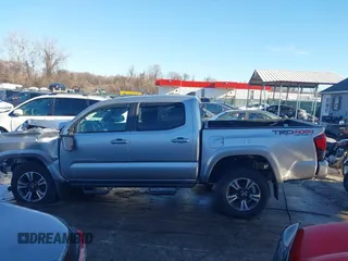 2018 Toyota Tacoma SR with VIN 5TFCZ5AN3JX151479, listed as a IAAI auction lot 41428376 with 104,717 mi miles. Bid and sale history available at carsss.com. Image 14.