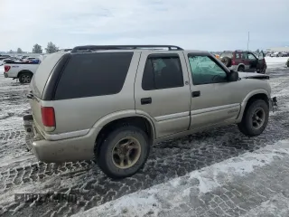 2001 GMC Jimmy SLE with VIN 1GKDT13W512196056, listed as a Copart auction lot 46338225 with 205,918 mi miles and Salvage Title. Bid and sale history available at carsss.com. Image 3.