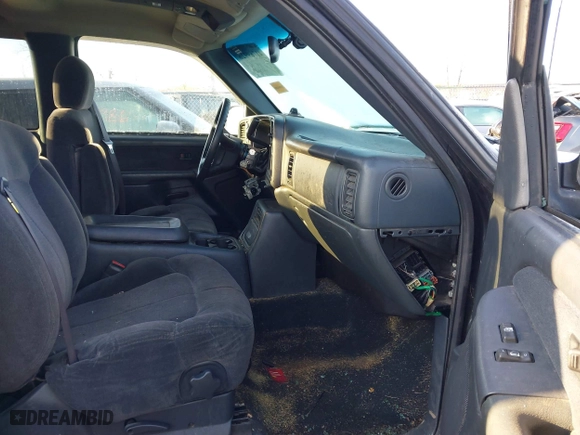 2000 Chevrolet Silverado 1500 LS with VIN 2GCEK19T1Y1112633, listed as a IAAI auction lot 41769926 with 87,690 mi miles. Bid and sale history available at carsss.com. Image 5.