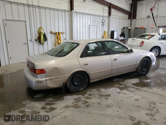 2000 Toyota Camry CE z VIN 4T1BG22K2YU742415, wystawiony jako Copart lot #55763165 z przebiegiem 245 821 mil mil oraz Czysty tytuł • Clean title. Historia ofert i sprzedaży dostępna na DreamBid. Obrazek 3.