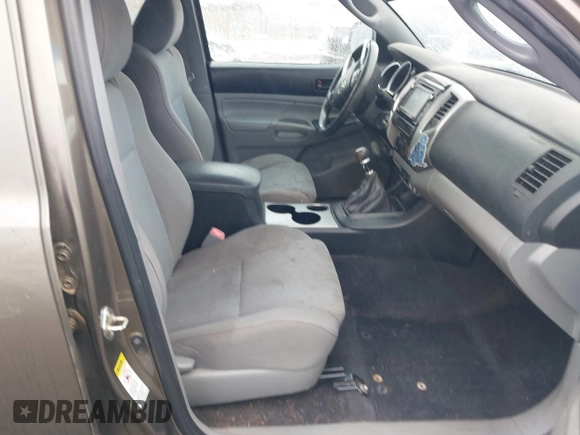 2014 Toyota Tacoma with VIN 5TFLU4EN6EX104410, listed as a IAAI auction lot 41925708 with 189,375 mi miles. Bid and sale history available at carsss.com. Image 5.