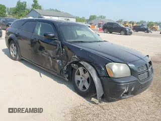 2005 Dodge Magnum SE z VIN 2D4FV48V95H593141, wystawiony jako IAAI lot #42418697 z przebiegiem 226 131 mil mil oraz . Historia ofert i sprzedaży dostępna na DreamBid. Obrazek 1.