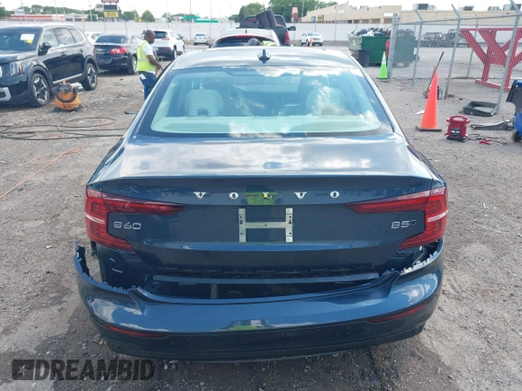 2024 Volvo S60 Plus Dark Theme z VIN 7JRL12TLXRG294640, wystawiony jako IAAI lot #42207466 z przebiegiem 23 304 mil mil oraz . Historia ofert i sprzedaży dostępna na DreamBid. Obrazek 17.