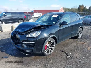 2012 Porsche Cayenne Turbo z VIN WP1AC2A23CLA84310, wystawiony jako IAAI lot #41530314 z przebiegiem 103 859 mil mil oraz . Historia ofert i sprzedaży dostępna na DreamBid. Obrazek 17.