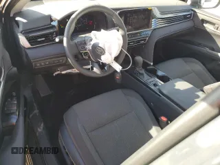 2025 Toyota Camry LE z VIN 4T1DAACK8SU045860, wystawiony jako Copart lot #84733224 z przebiegiem 9 386 mil mil oraz Szkoda całkowita • Salvage title. Historia ofert i sprzedaży dostępna na DreamBid. Obrazek 8.