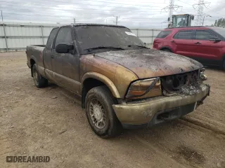 2001 GMC Sonoma SLS w/1SH Pkg with VIN 1GTDT19W418197604, listed as a Copart auction lot 66607874 with 0 mi miles and Salvage Title. Bid and sale history available at carsss.com. Image 4.