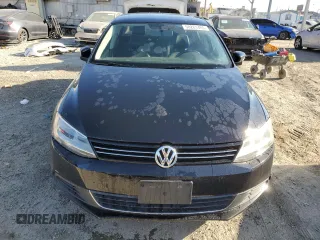 2014 Volkswagen Jetta SE z VIN 3VWD17AJXEM374051, wystawiony jako Copart lot #50261485 z przebiegiem 138 282 mil mil oraz Szkoda całkowita • Salvage title. Historia ofert i sprzedaży dostępna na DreamBid. Obrazek 5.