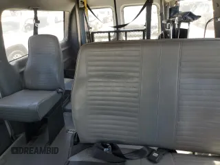 2006 Ford Econoline Cargo z VIN 1FTNE24W16DA32460, wystawiony jako Copart lot #60887395 z przebiegiem 372 336 mil mil oraz Czysty tytuł • Clean title. Historia ofert i sprzedaży dostępna na DreamBid. Obrazek 10.