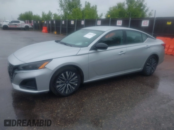 2025 Nissan Altima SV z VIN 1N4BL4DV0SN366601, wystawiony jako IAAI lot #42405749 z przebiegiem 4 790 mil mil oraz . Historia ofert i sprzedaży dostępna na DreamBid. Obrazek 14.