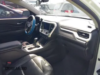 2019 GMC Acadia SLT with VIN 1GKKNULS1KZ300034, listed as a IAAI auction lot 41900362 with 31,901 mi miles and . Bid and sale history available at DreamBid. Image 5.