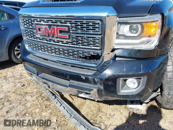 2019 GMC Sierra 2500HD Denali with VIN 1GT12SEY3KF207121, listed as a IAAI auction lot 38782753 with 87,337 mi miles. Bid and sale history available at carsss.com. Image 18.