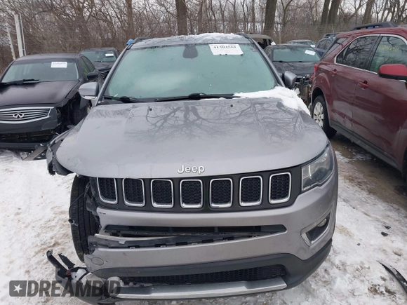2019 Jeep Compass Limited with VIN 3C4NJCCB0KT819355, listed as a IAAI auction lot 41304561 with 69,892 mi miles. Bid and sale history available at carsss.com. Image 12.