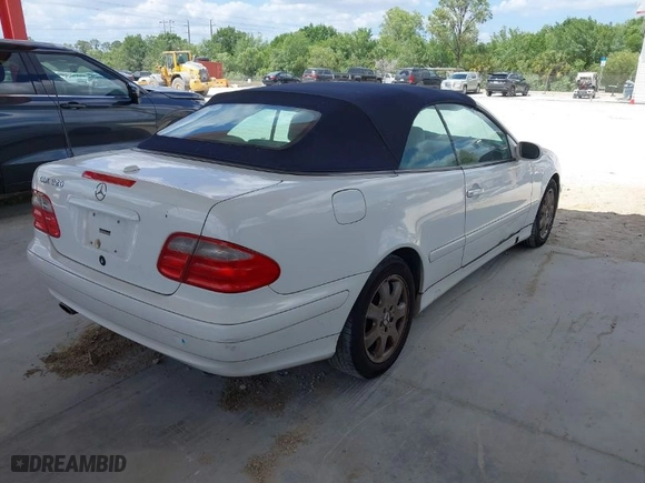 2002 Mercedes-Benz CLK-Class with VIN WDBLK65G72T110575, listed as a IAAI auction lot 41950872 with 171,928 mi miles. Bid and sale history available at carsss.com. Image 4.