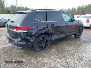 2022 Volkswagen Atlas SE z VIN 1V2HR2CA1NC549008, wystawiony jako IAAI lot #41851901 z przebiegiem 39 892 mil mil oraz . Historia ofert i sprzedaży dostępna na DreamBid. Obrazek 4.