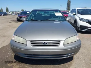 1998 Toyota Camry LE z VIN 4T1BG22K8WU216321, wystawiony jako IAAI lot #42316977 z przebiegiem 227 166 mil mil oraz . Historia ofert i sprzedaży dostępna na DreamBid. Obrazek 13.