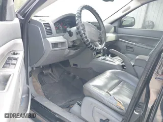 2005 Jeep Grand Cherokee Laredo with VIN 1J4GS48K05C511231, listed as a IAAI auction lot 41737924 with 179,411 mi miles. Bid and sale history available at carsss.com. Image 5.