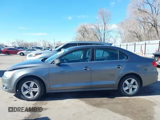 2012 Volkswagen Jetta TDI w/Premium & Nav z VIN 3VWLL7AJ5CM361646, wystawiony jako IAAI lot #41856672 z przebiegiem 190 292 mil mil oraz . Historia ofert i sprzedaży dostępna na DreamBid. Obrazek 14.