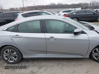 2017 Honda Civic LX z VIN 2HGFC2F51HH562496, wystawiony jako IAAI lot #41524243 z przebiegiem Nie podano mil oraz . Historia ofert i sprzedaży dostępna na DreamBid. Obrazek 12.