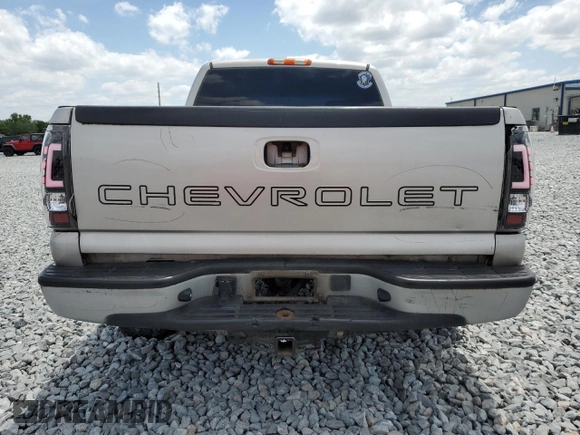 2004 Chevrolet Silverado 1500 LS with VIN 2GCEC19VX41154291, listed as a Copart auction lot 55132725 with 209,356 mi miles and Salvage Title. Bid and sale history available at DreamBid. Image 6.