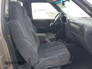 1998 GMC Sonoma with VIN 1GTCS1442W8521368, listed as a IAAI auction lot 41225556 with 108,201 mi miles. Bid and sale history available at carsss.com. Image 5.