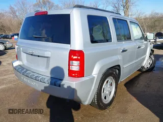 2008 Jeep Patriot Sport with VIN 1J8FT28W98D519566, listed as a IAAI auction lot 41804415 with 108,787 mi miles. Bid and sale history available at carsss.com. Image 4.